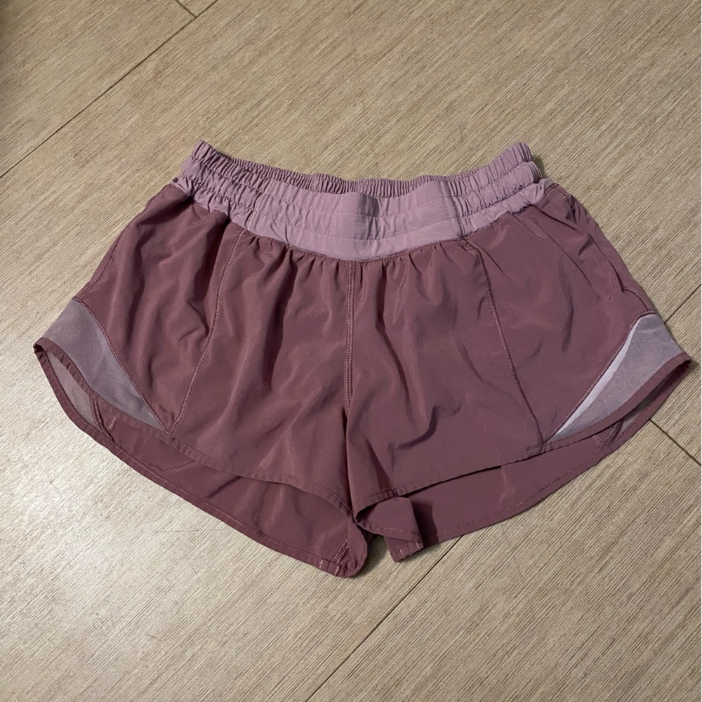 Lululemon Hotty Hot 2.5” Low Rise Shorts